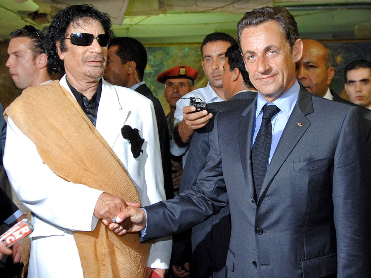 Никола Саркози и Муамар Кадафи